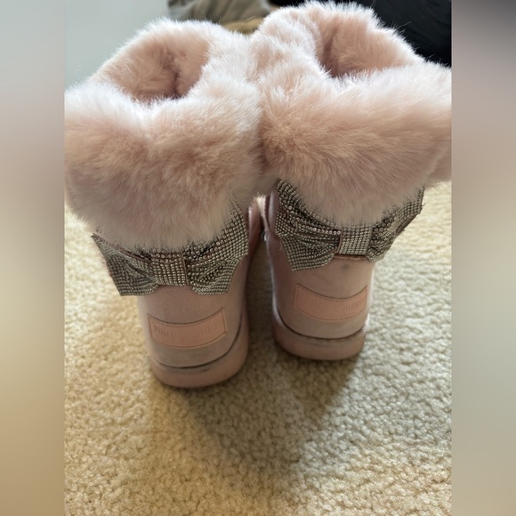 Juicy Couture Pink Bow Boots - Picture 4 of 6